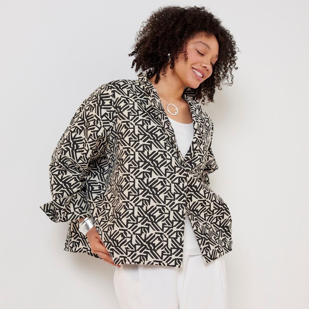 Stylish Black and White Jacquard Women's Topper